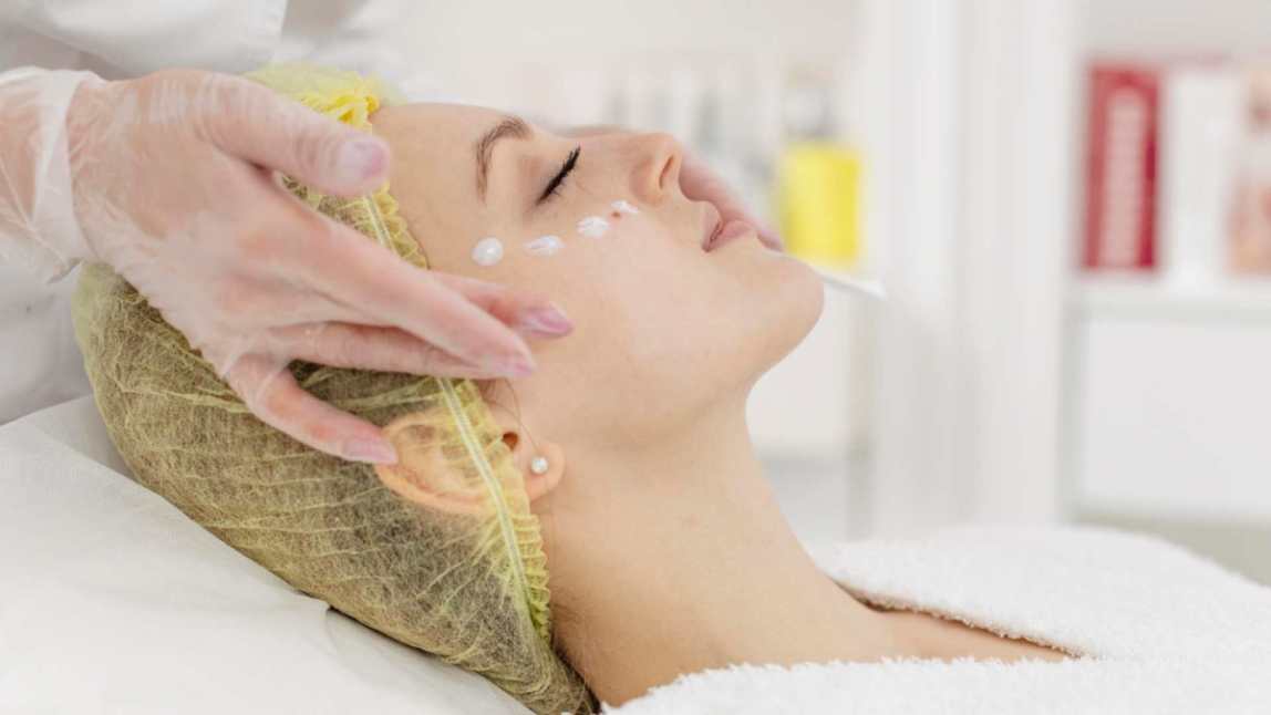 beauty-clinic-face-treatment