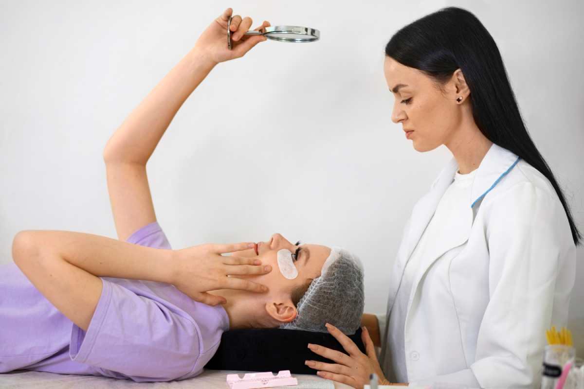 doctor-treat-patient